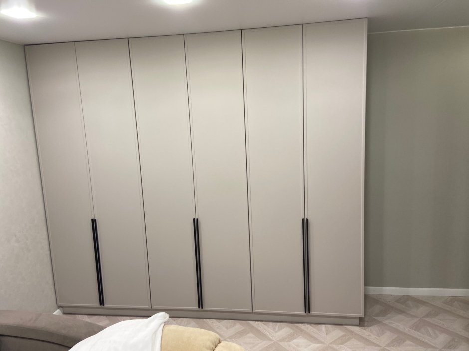 Ручка для шкафа длинная черная