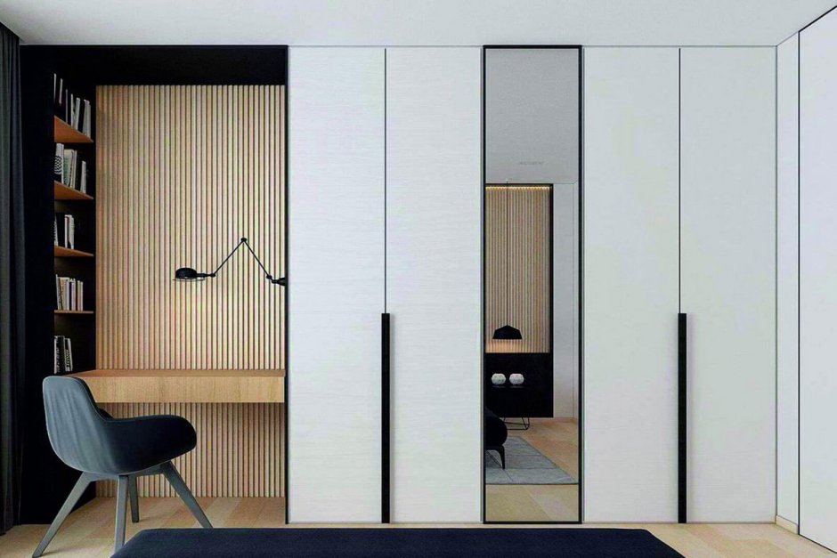 Шкаф с длинными ручками