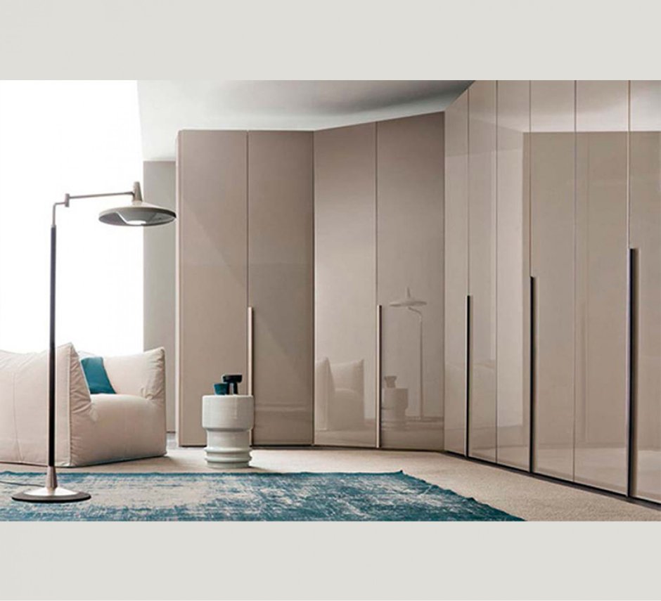 Шкаф с длинной ручкой