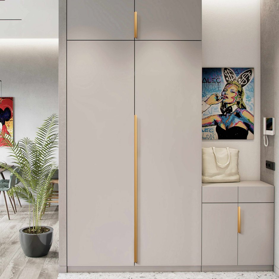 Шкаф с деревянными ручками