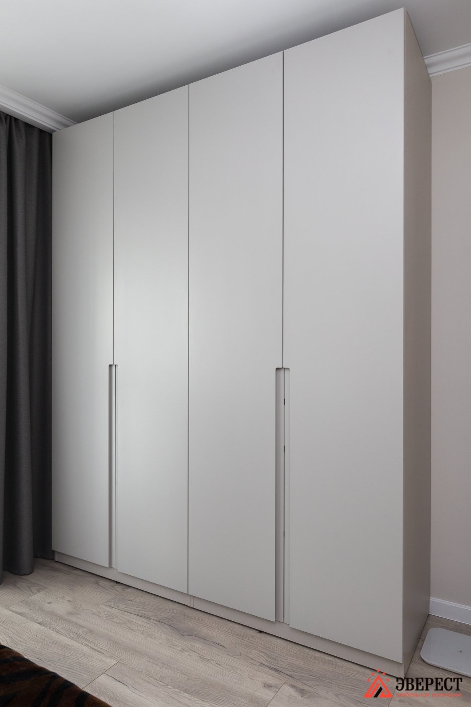 Вертикальные ручки для шкафов