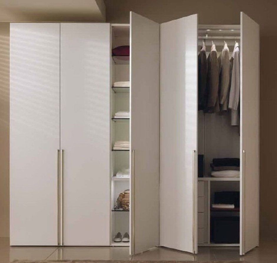 Шкаф распашной на всю стену в спальню