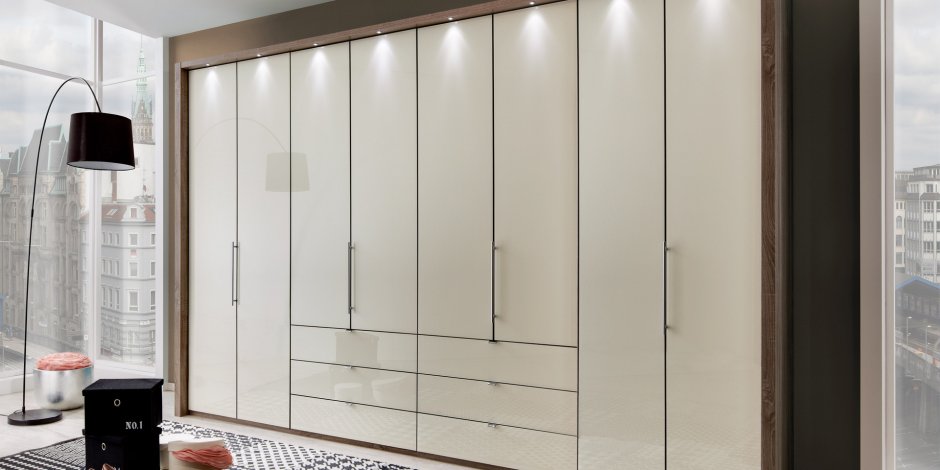 Глянцевые шкафы распашные