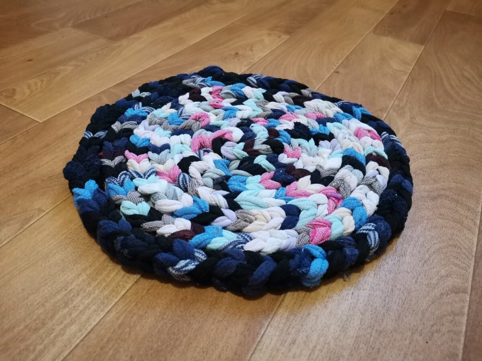 Коврик из старых носков