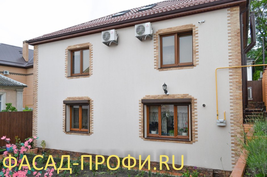 Короед и камень на фасаде