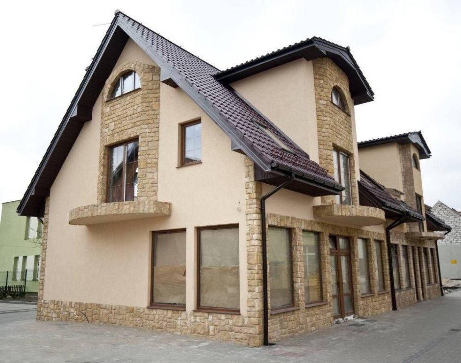 Отделка фасада камнем и штукатуркой