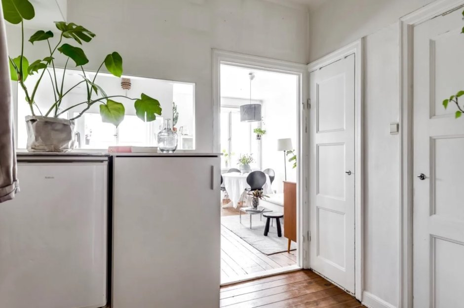 Холодильник в коридоре