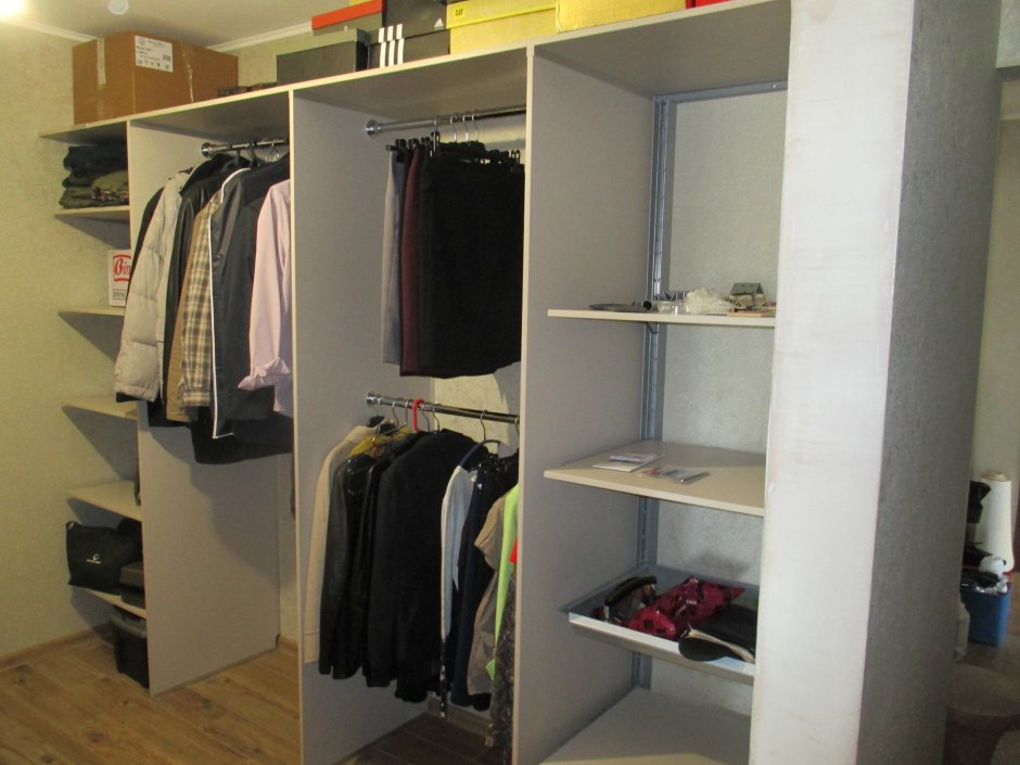 Гардеробная из кладовки Леруа