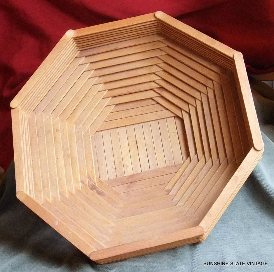 Конфетница из деревянных палочек