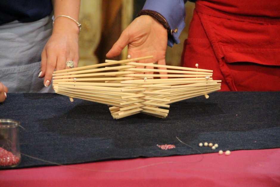Хлебница из китайских палочек