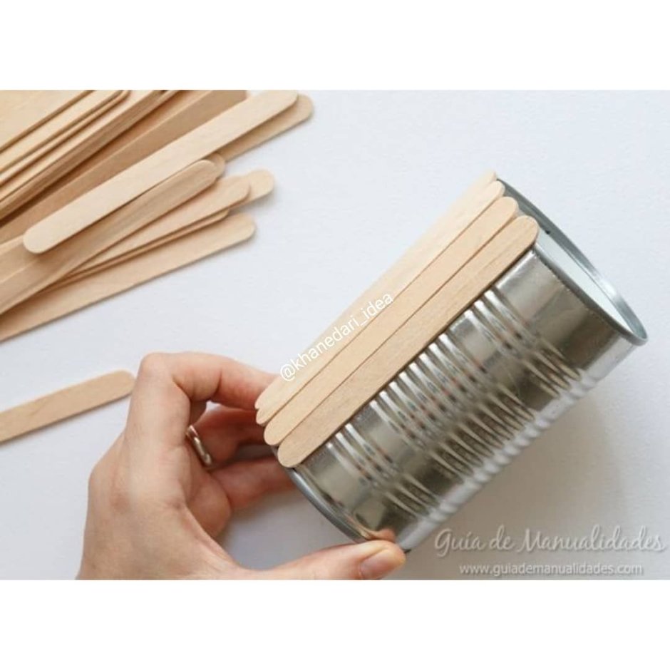 Ваза из деревянных шпателей