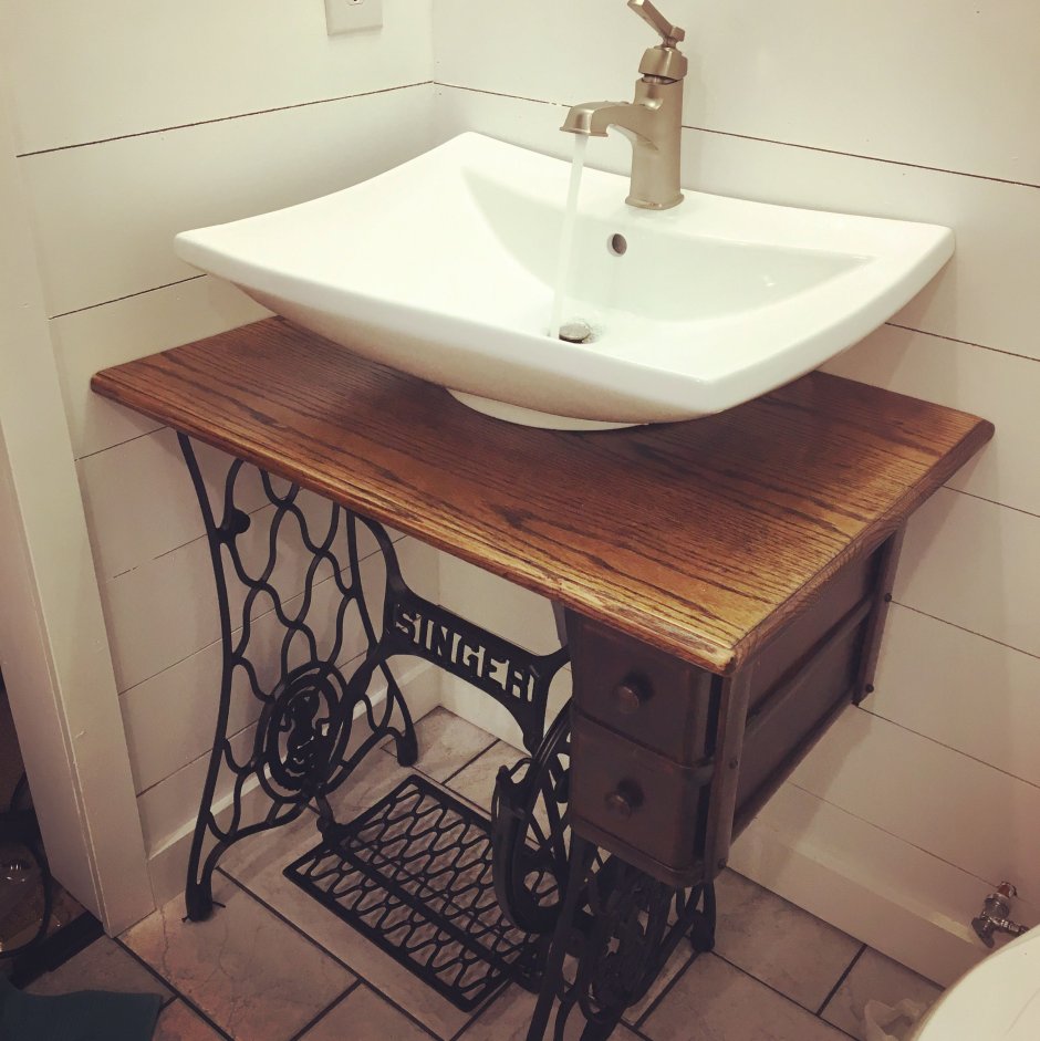 Раковина на подстолье от швейной машинки