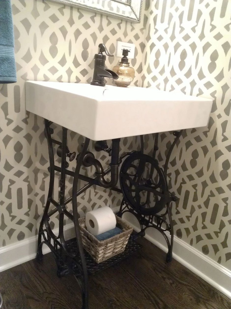 Швейная машинка Зингер задекорировать в туалетный столик