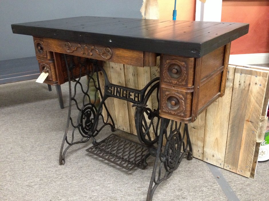 Тумба под раковину из швейной машинки