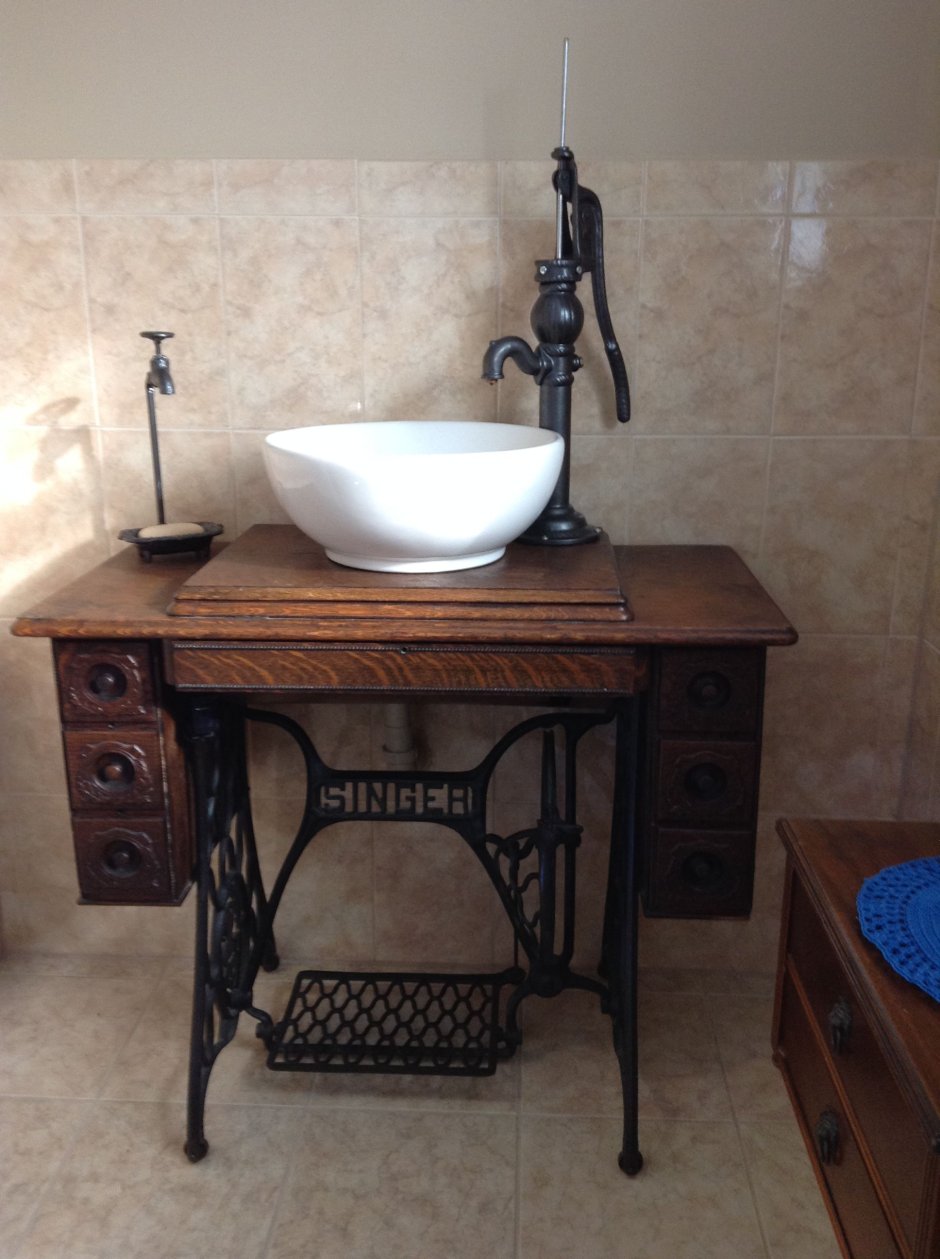 Мебель из станины швейной машины Зингер
