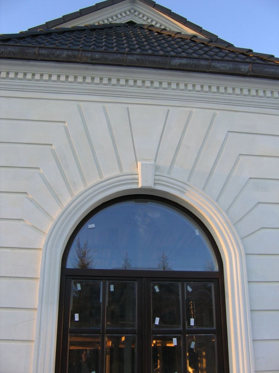 Обрамление арочного окна