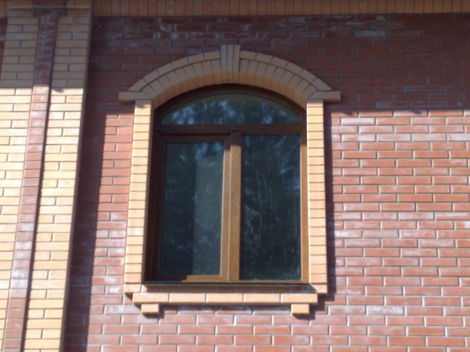 Оконное обрамление из кирпича