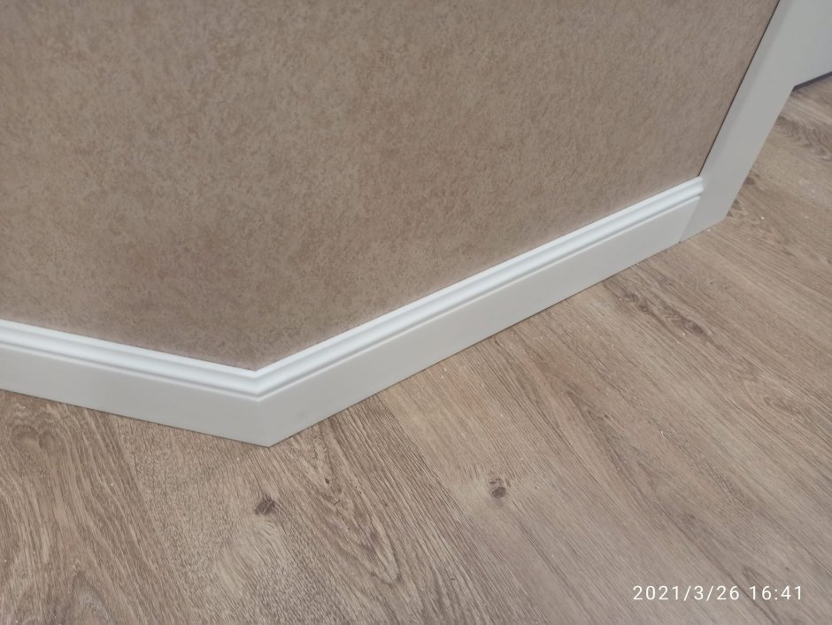 Гибкий плинтус для пола в Леруа Мерлен