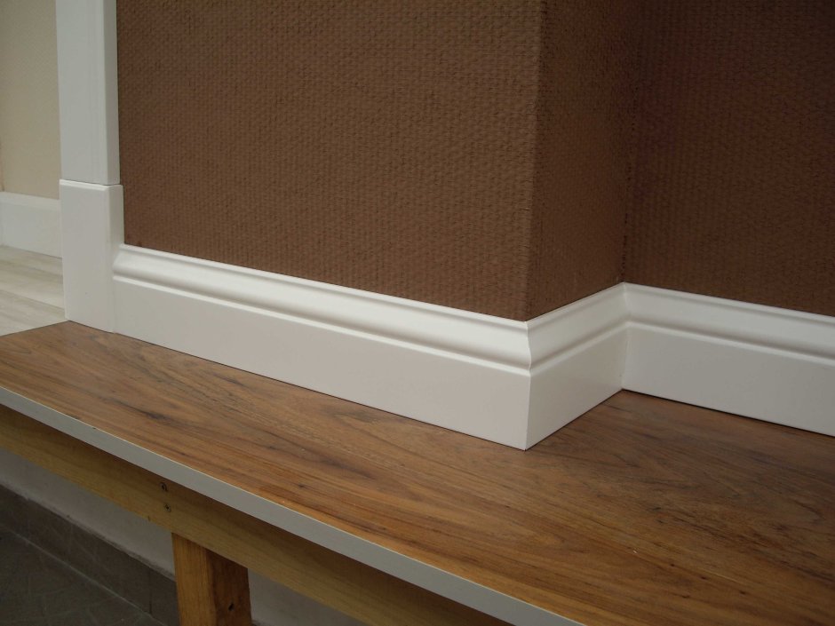 Европлинтус белый матовый