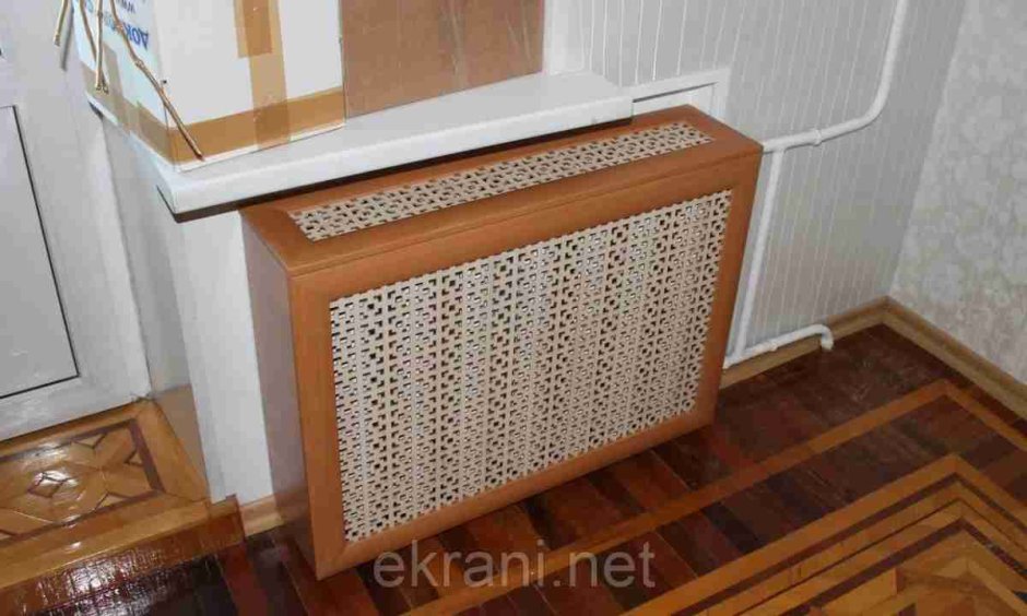 Вмонтированный плинтусный блок розеток