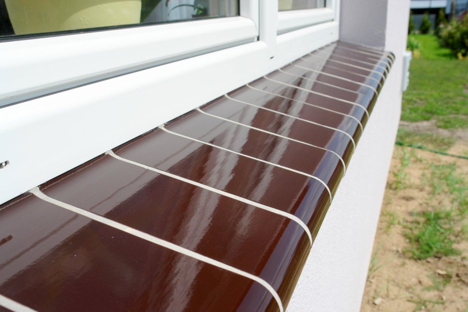 Отлив над окном