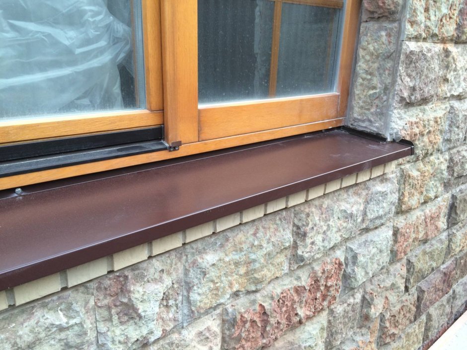 Внешний цинковый отлив окна Rehau