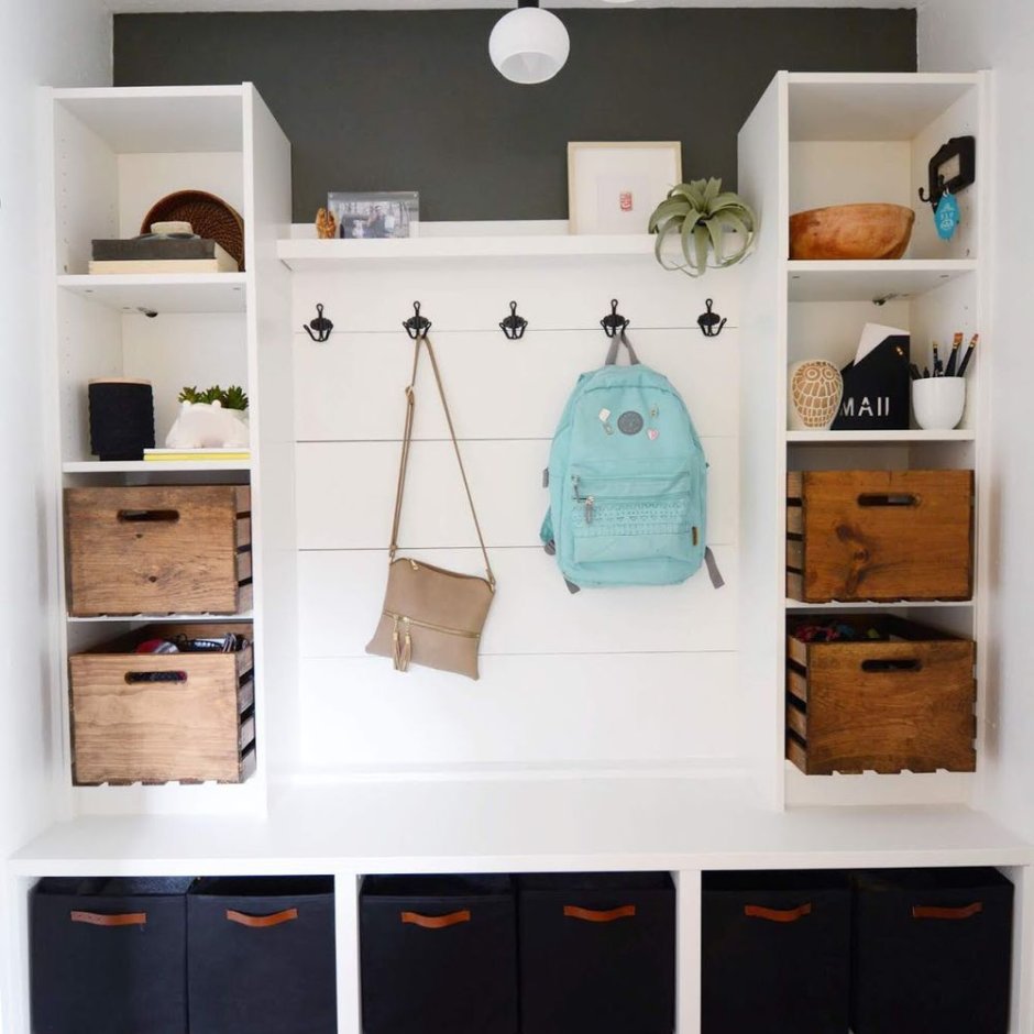 Стеллаж в гостиную в современном стиле