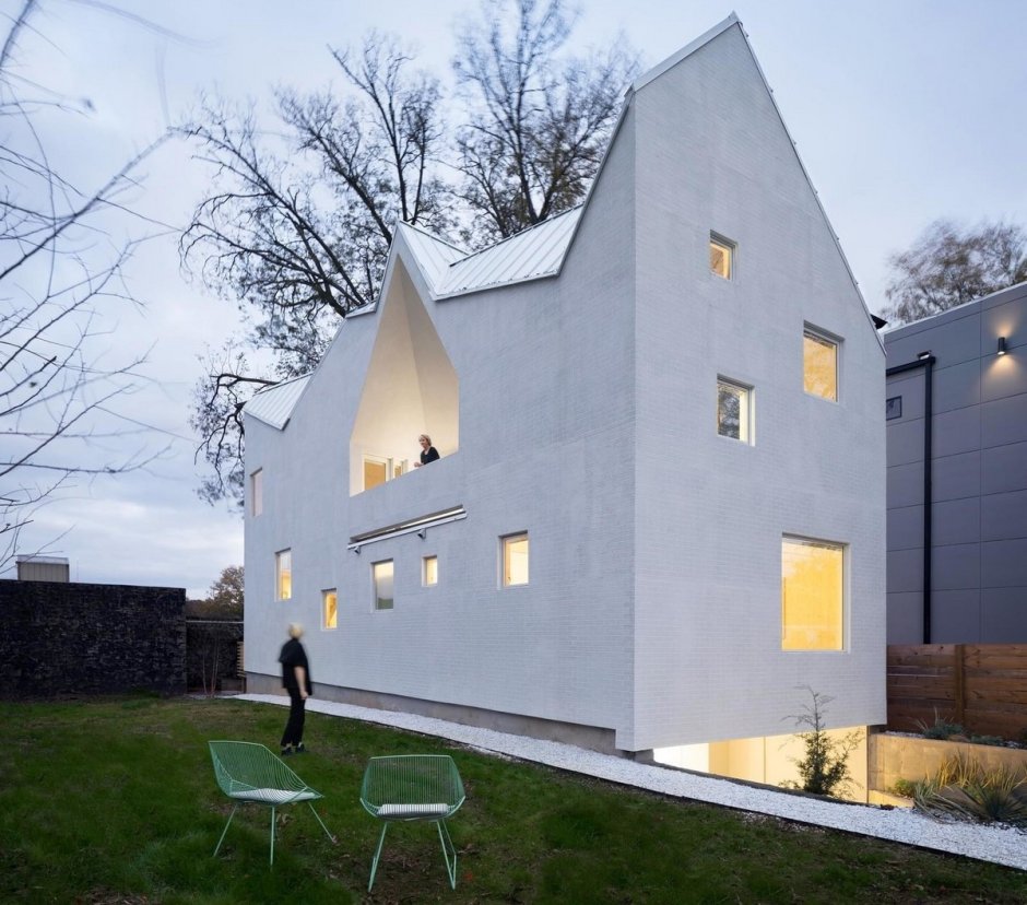 Асимметричная крыша дома