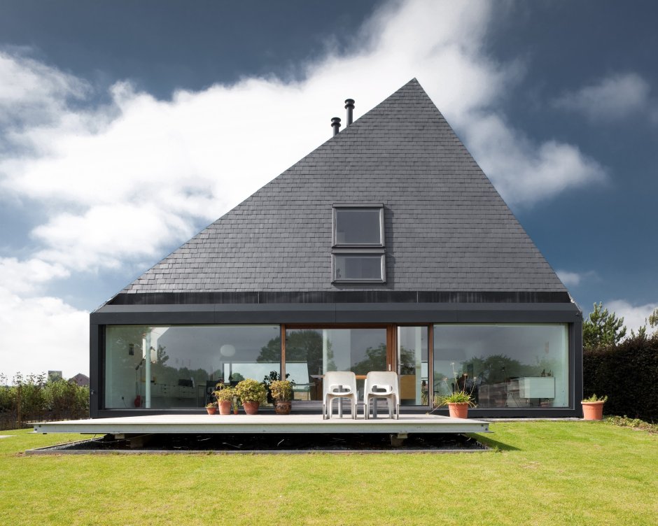 Дом с пирамидальной крышей