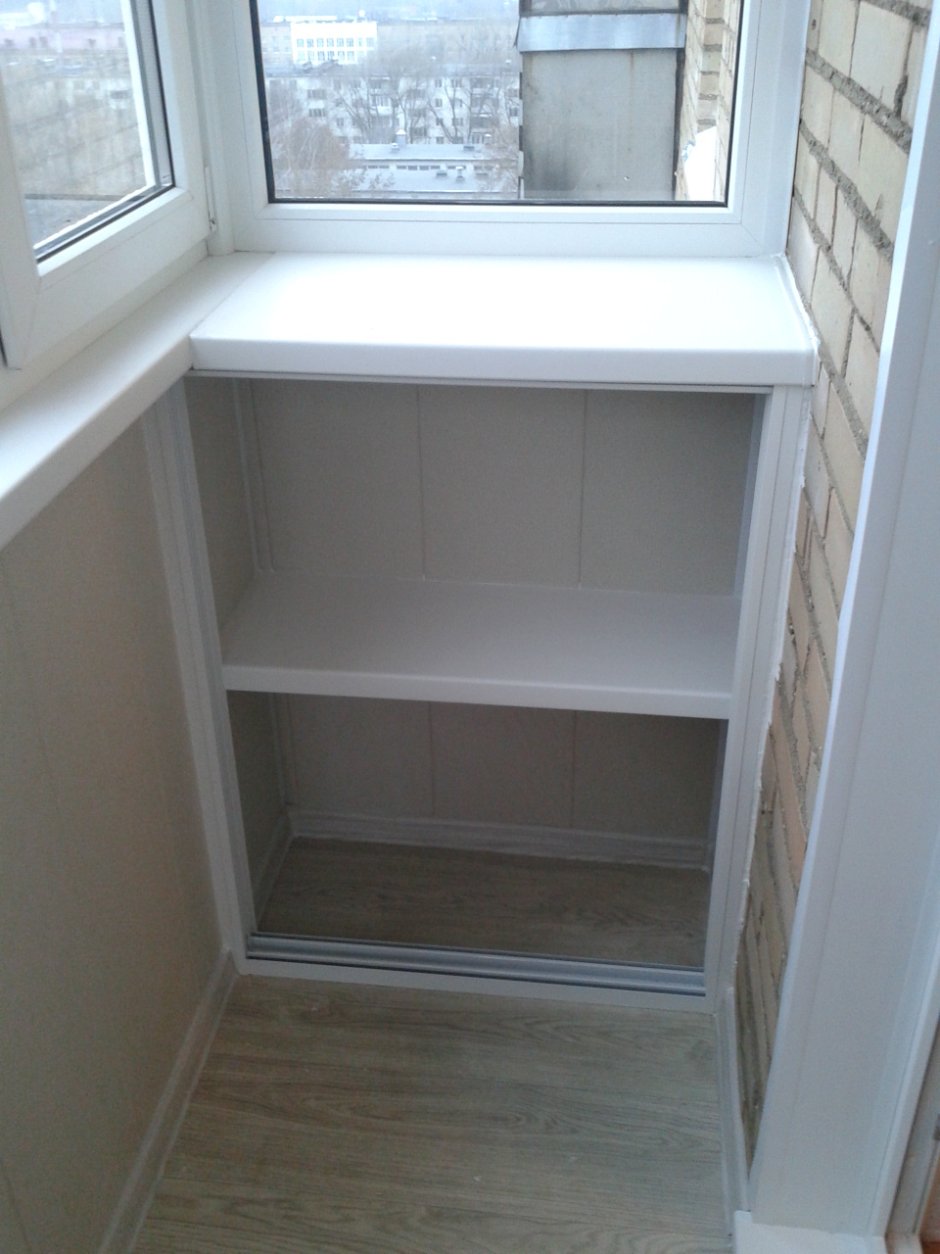 Шкаф на балконе хрущевки