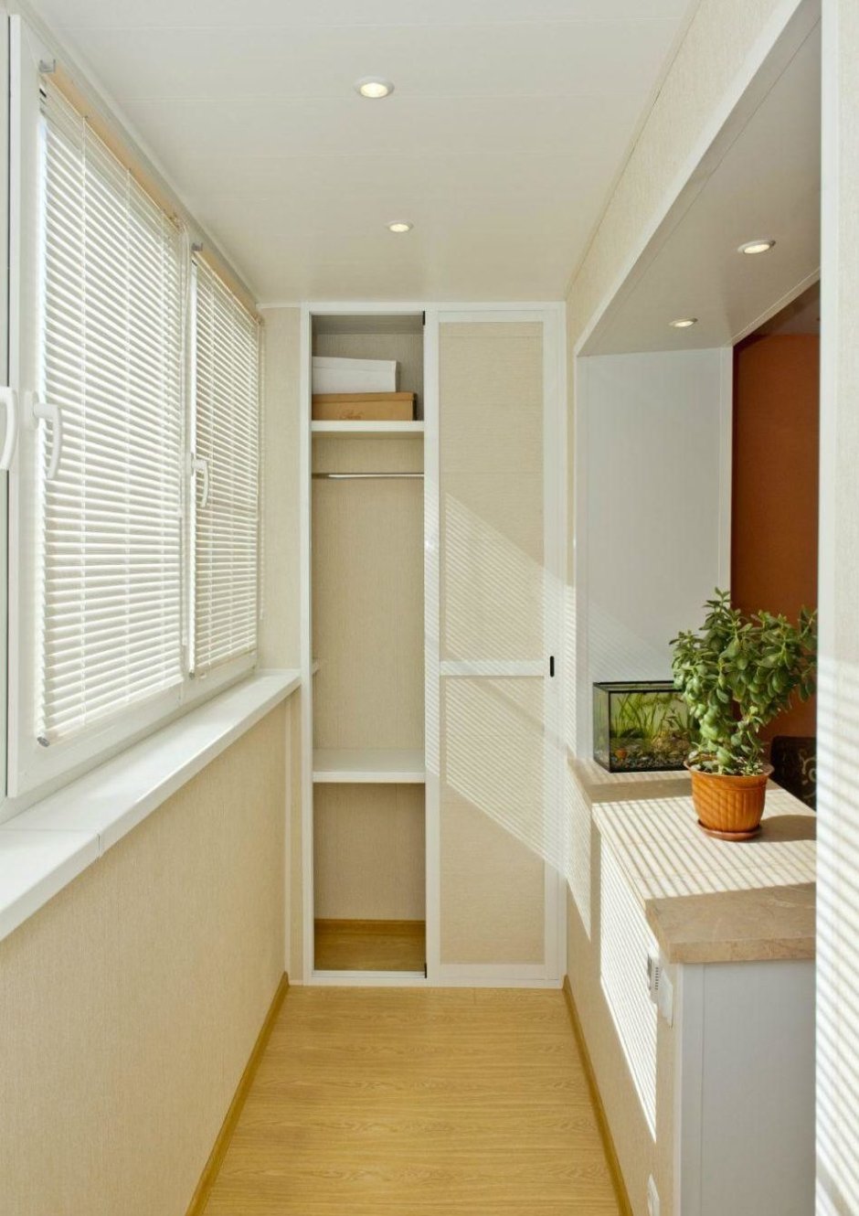 Небольшой шкаф на балкон