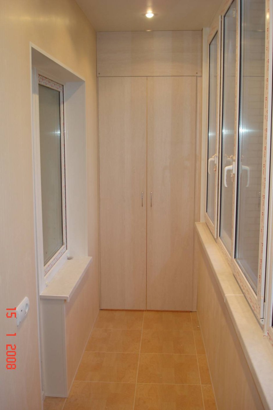 Отделка балконов в хрущевке со шкафом