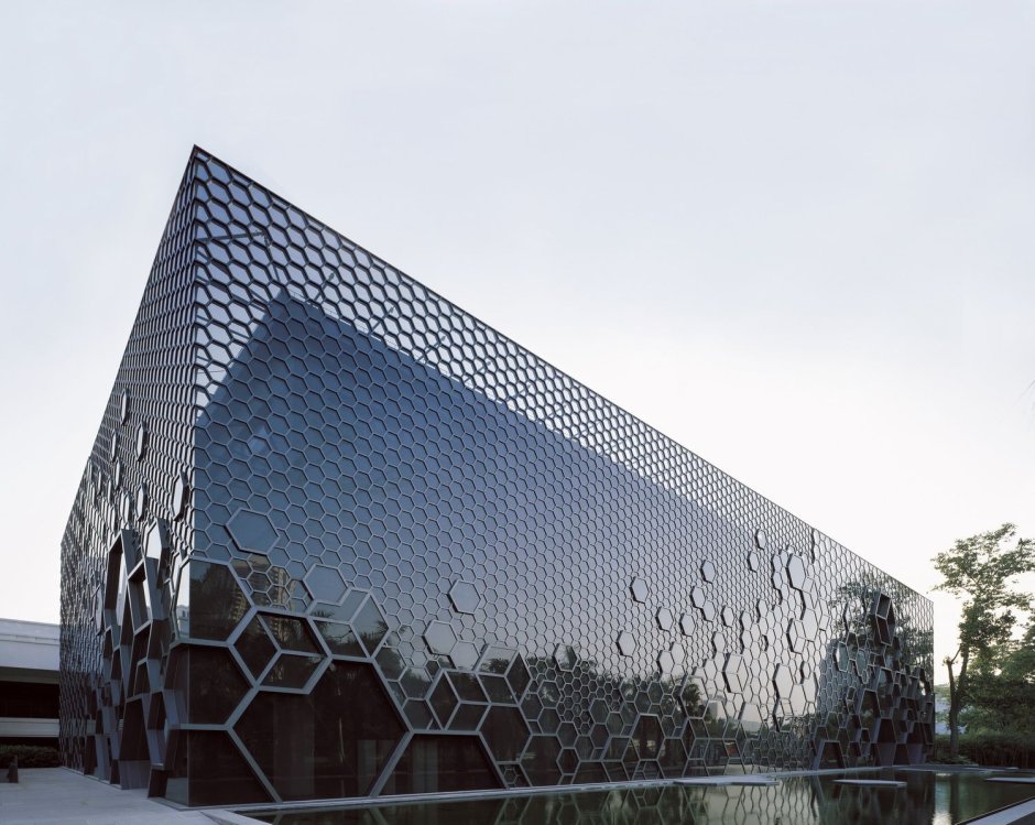 Фасад общественного здания