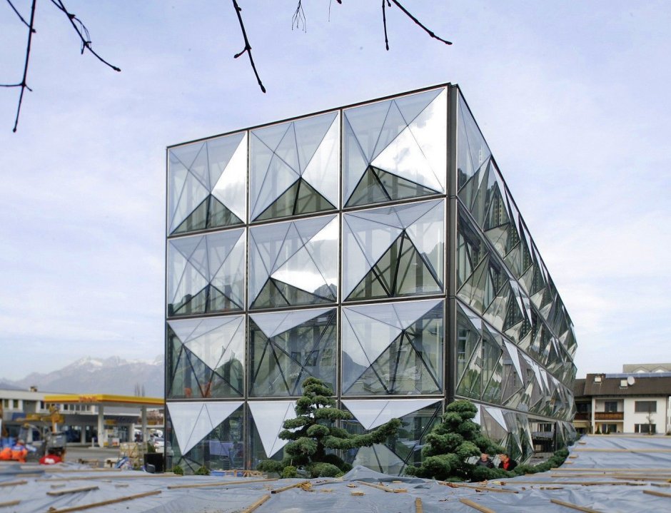 Необычные стеклянные фасады
