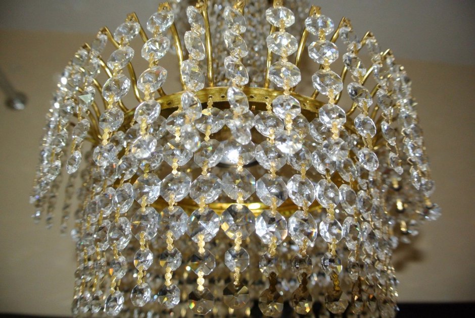 Старые люстры с висюльками