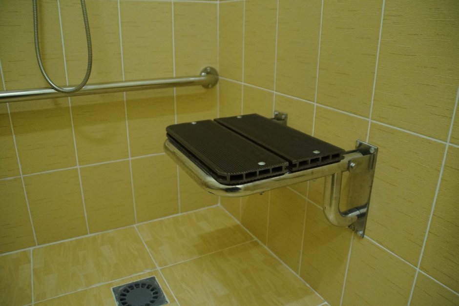 Сиденье откидное для душа МГН