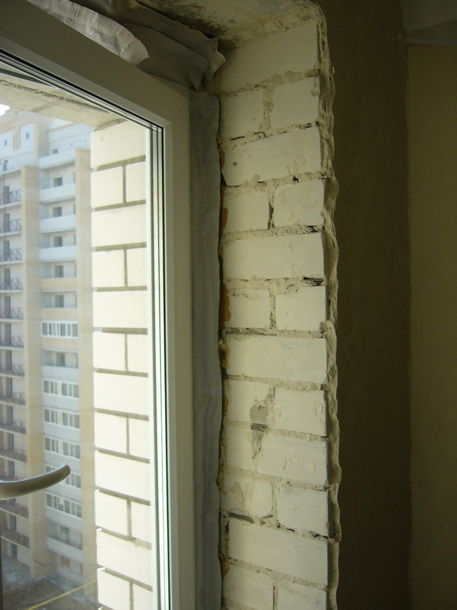 Декоративный кирпич на оконных откосах