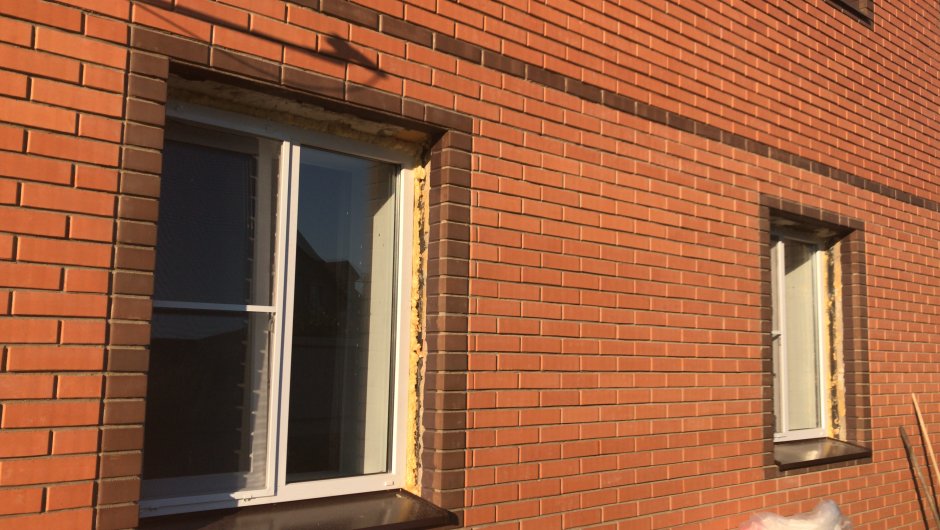 Облицовочный кирпич вокруг окон