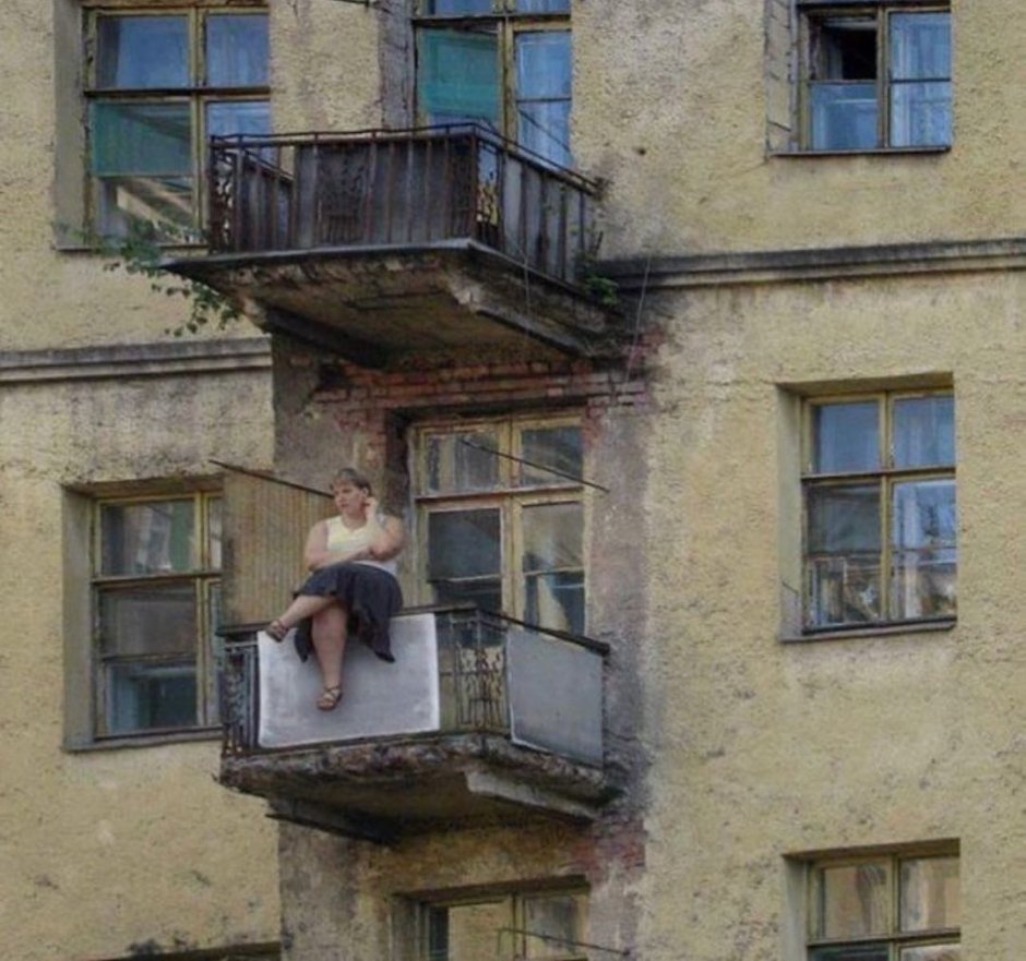 Мужик на балконе
