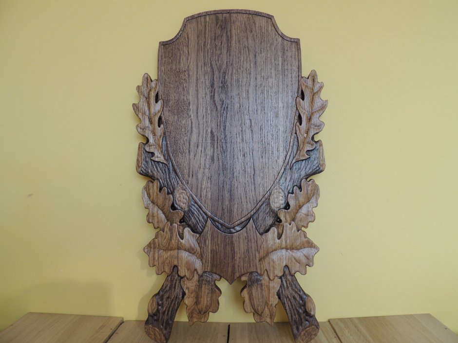 Дубовый медальон для Рогов