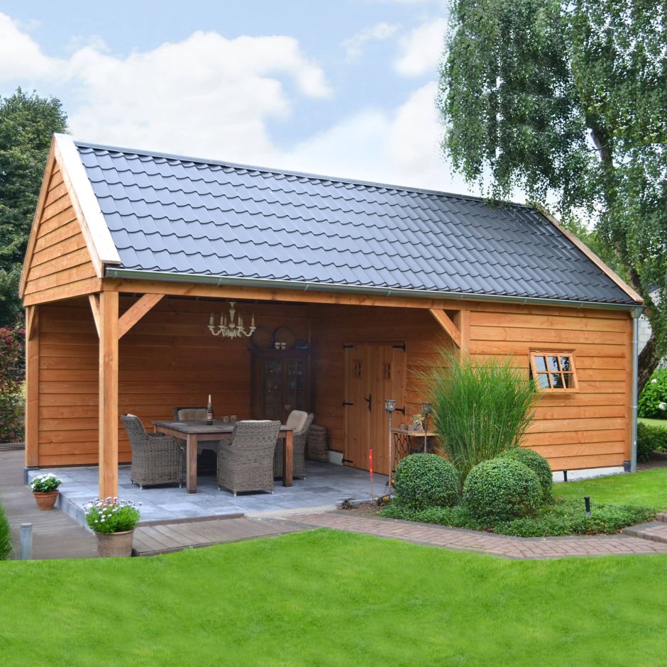 Баня с двухскатной крышей и террасой