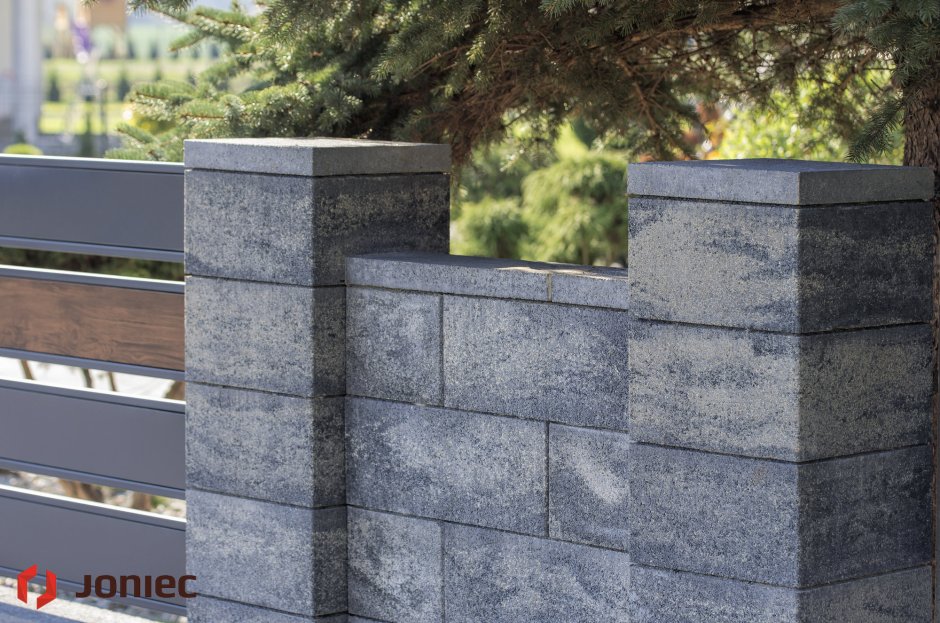 Скамейка из камня