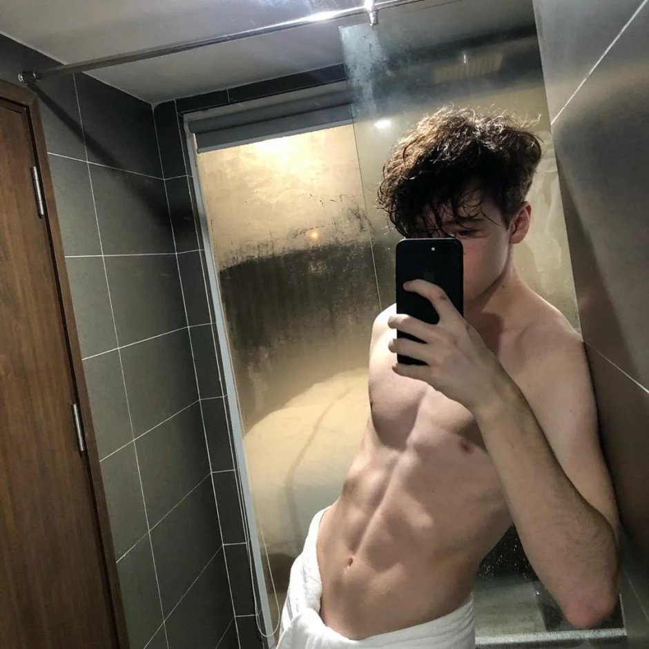 Эстетика парней в зеркале