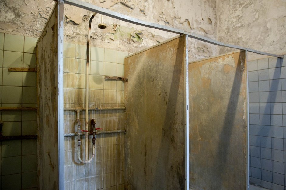 Старая душевая комната