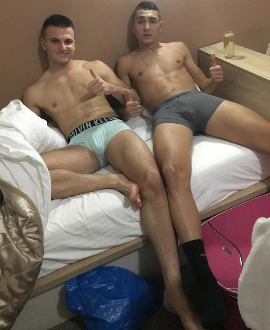 Подсмотренно мужчины дома