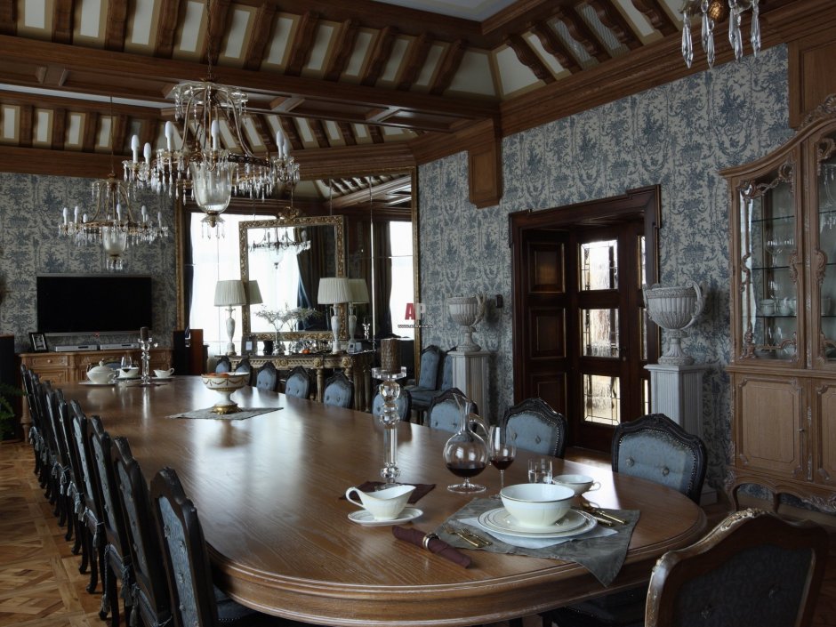 Столовая в стиле русской усадьбы