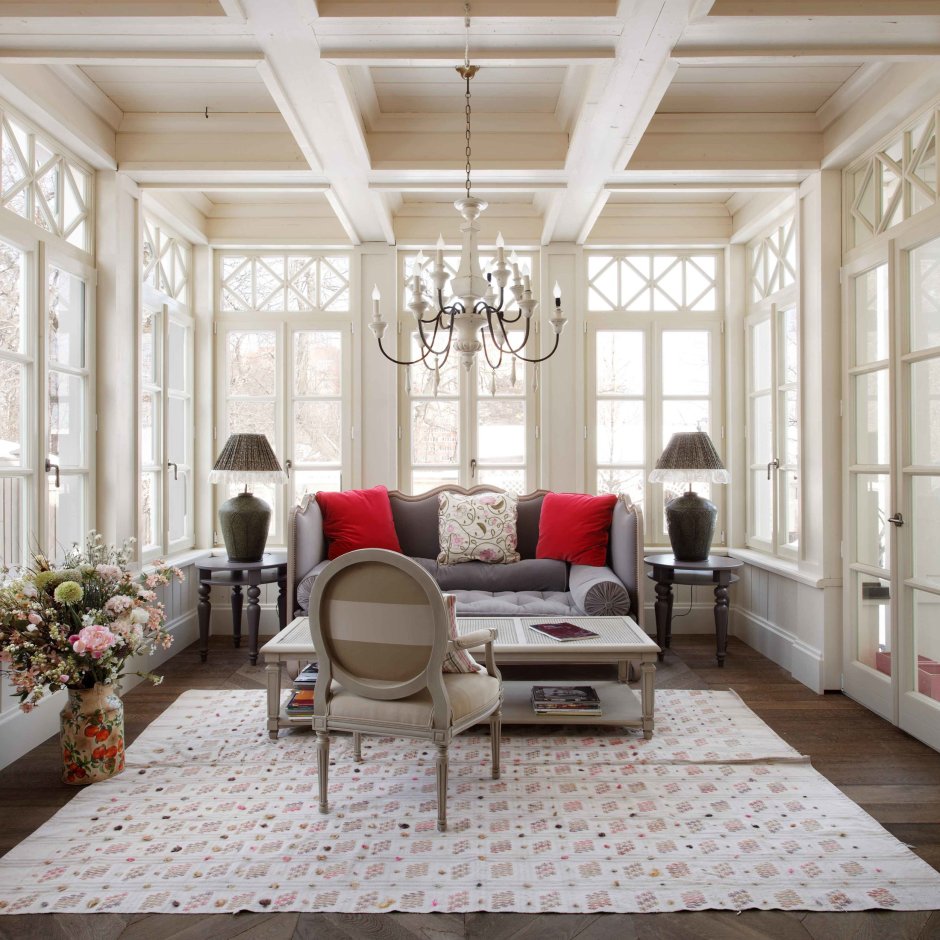 Интерьер веранды в стиле русской усадьбы