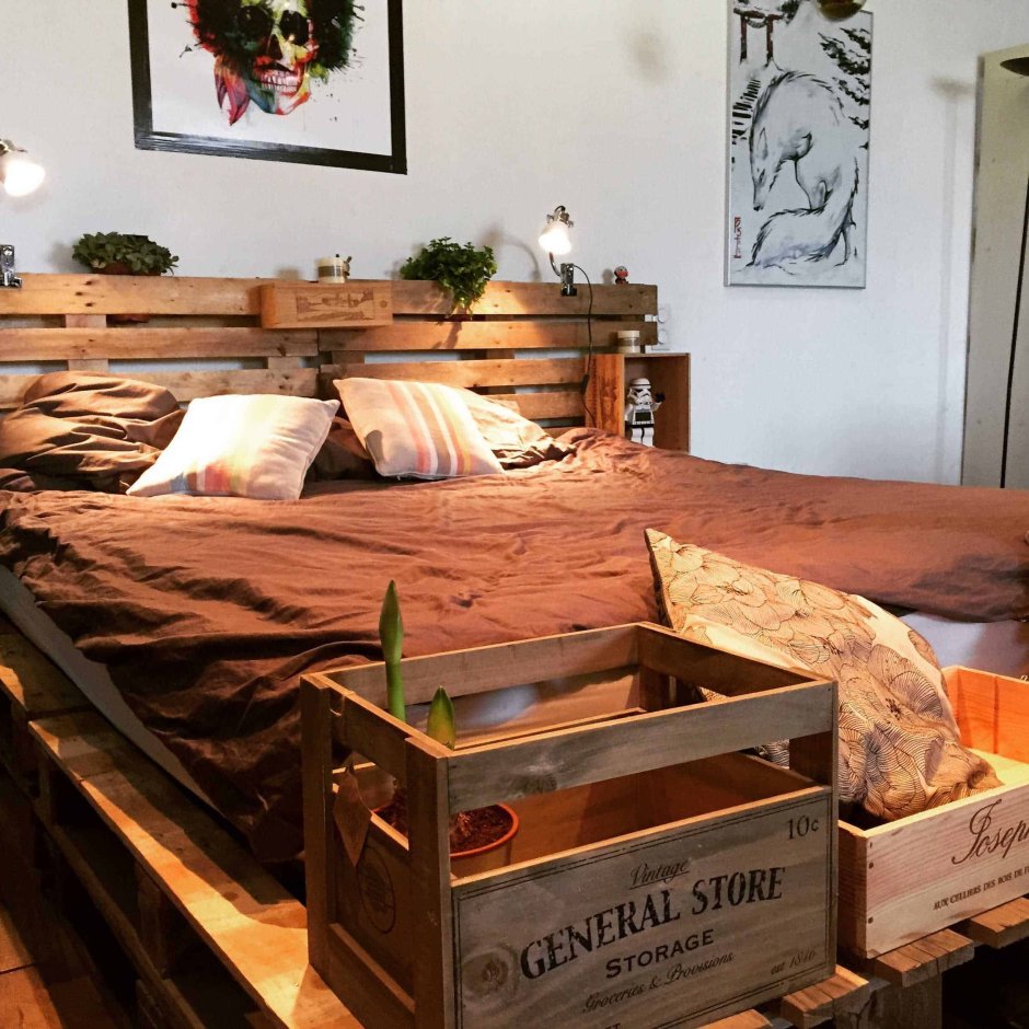 Спальная кровать из поддонов