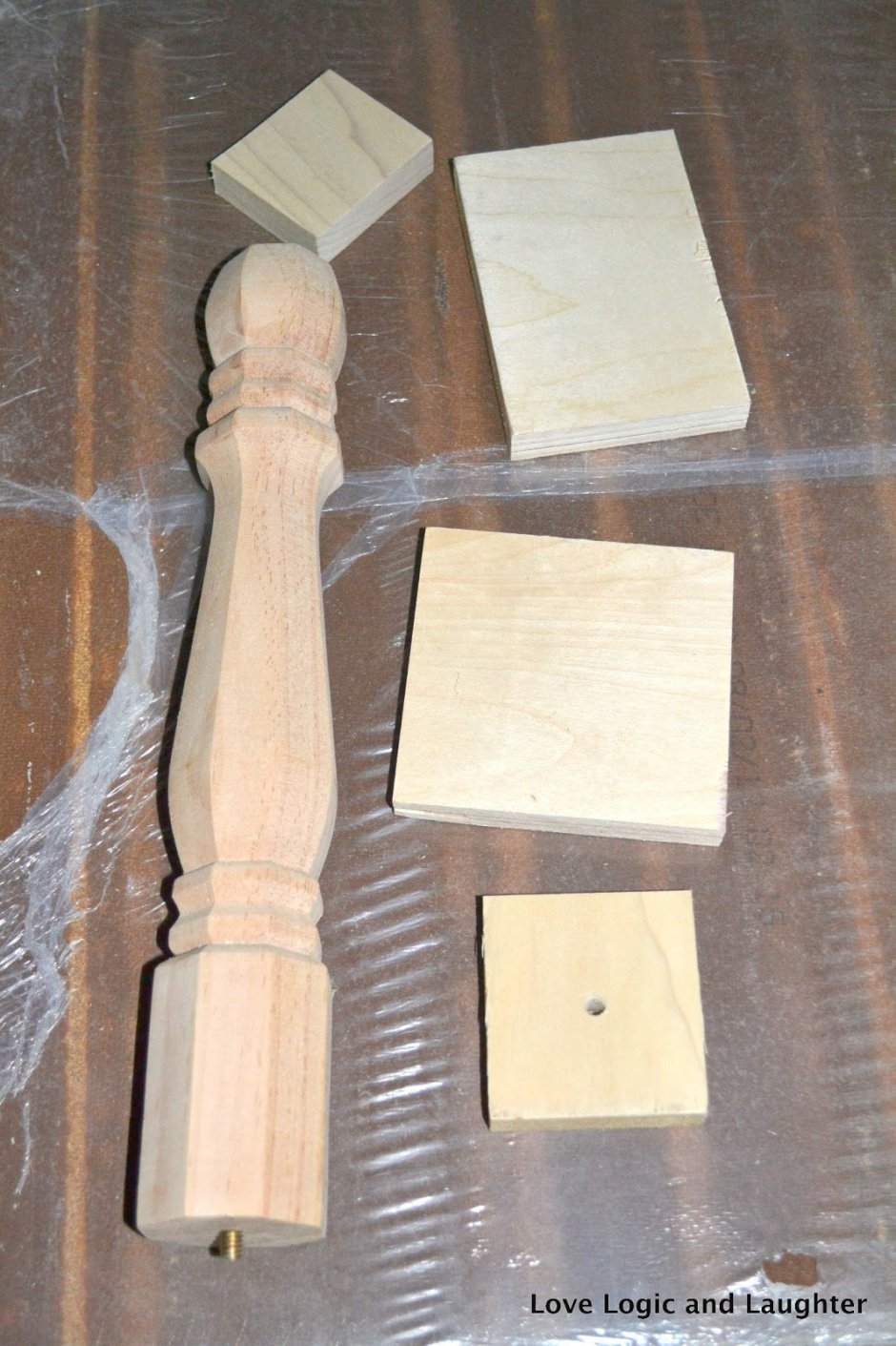 Подсвечник из дерева