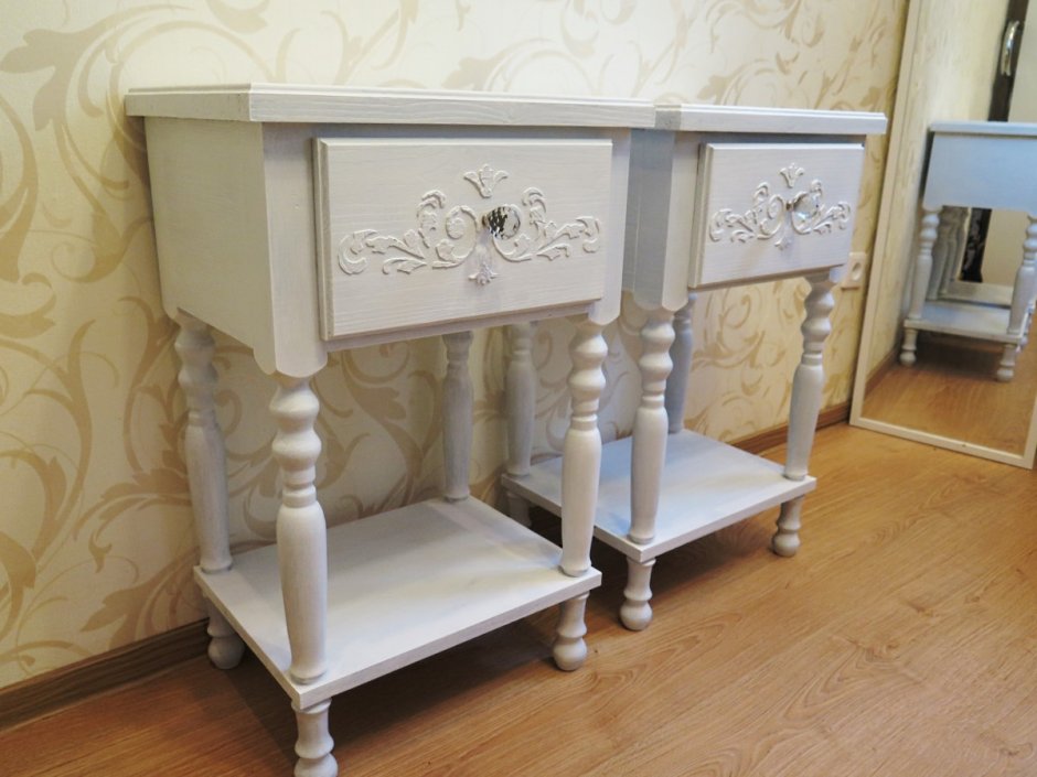 Стол с балясинами